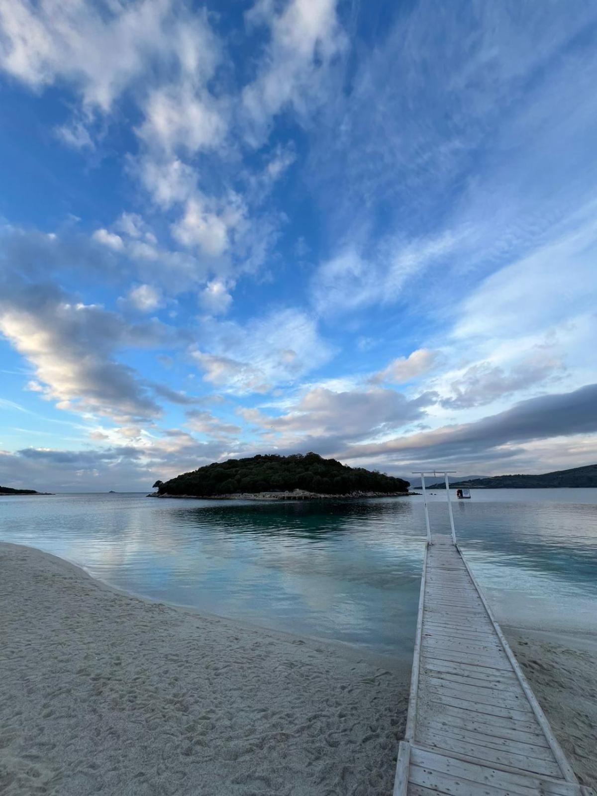 Guest House Moonlight Ksamil Esterno foto