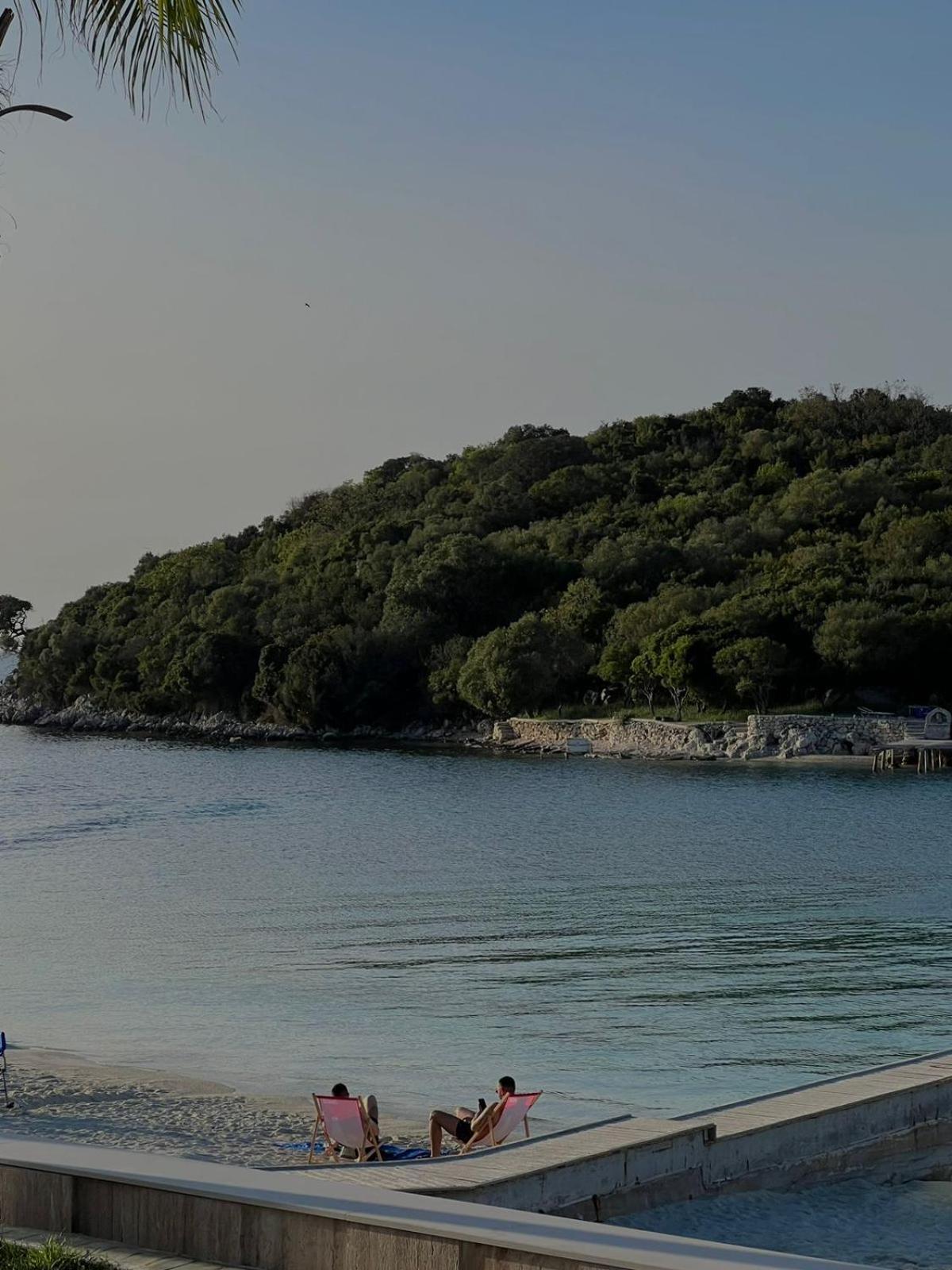 Guest House Moonlight Ksamil Esterno foto