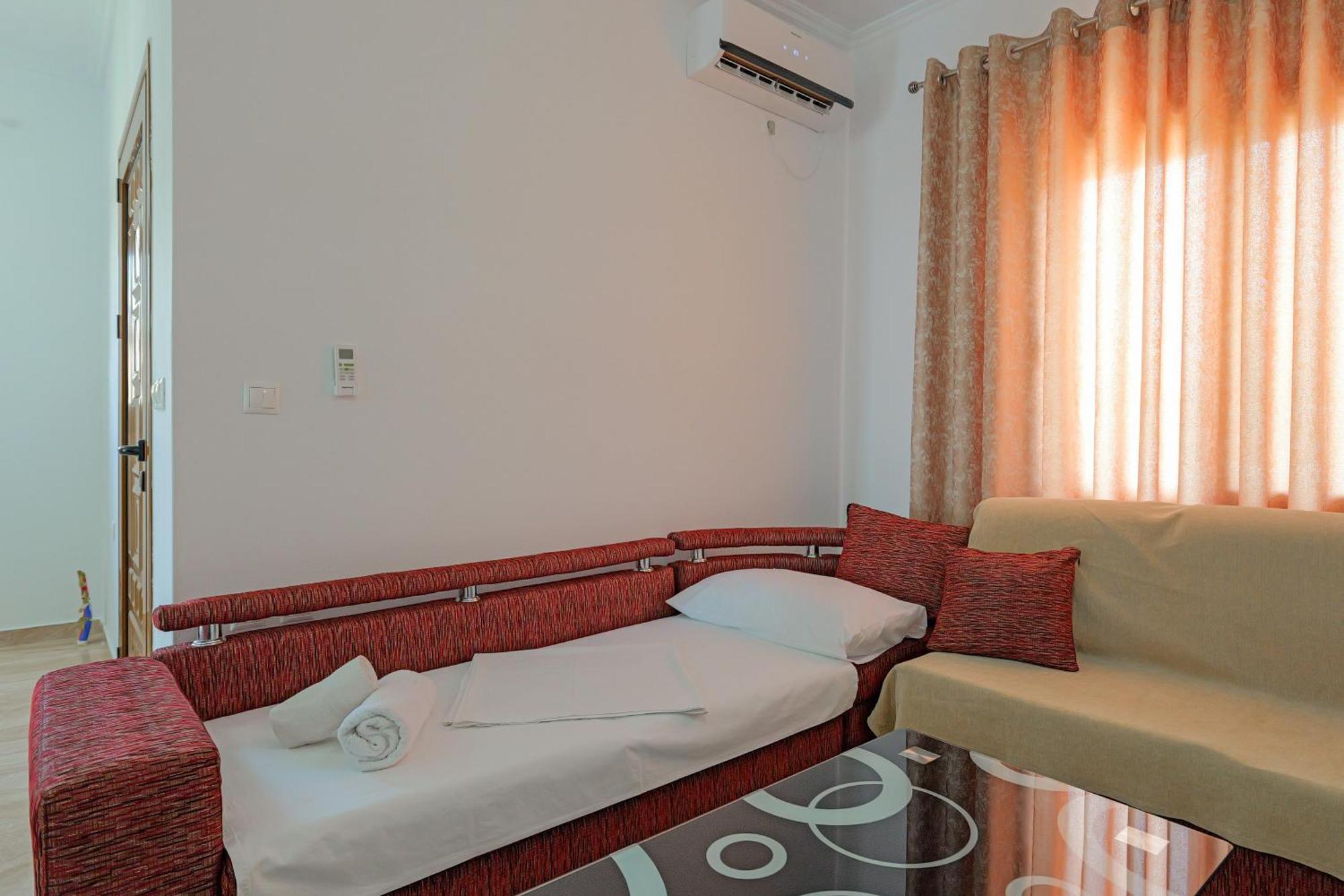 Guest House Moonlight Ksamil Esterno foto
