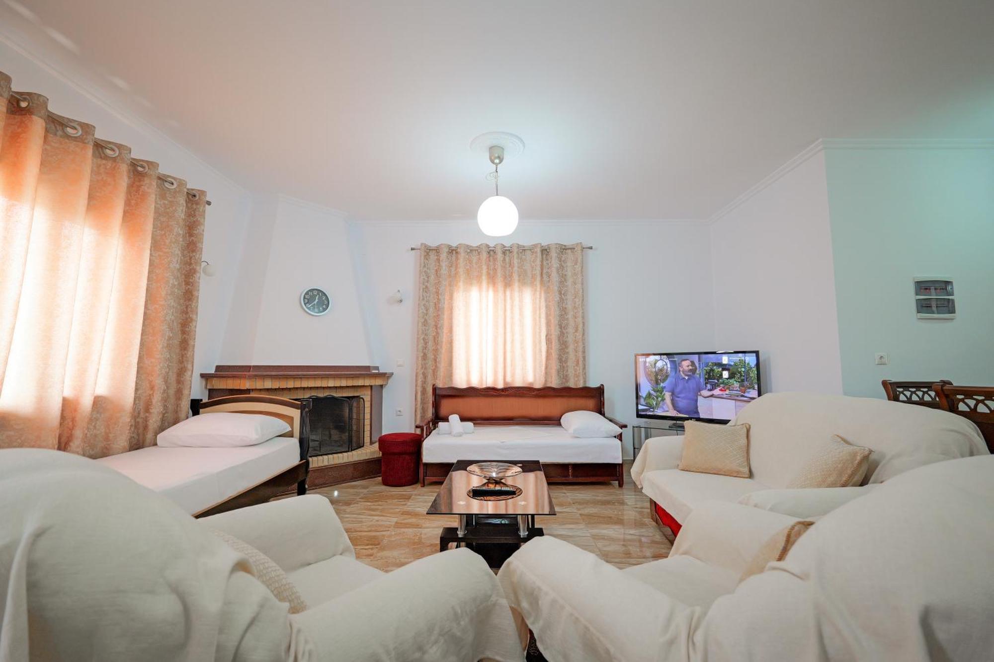 Guest House Moonlight Ksamil Esterno foto