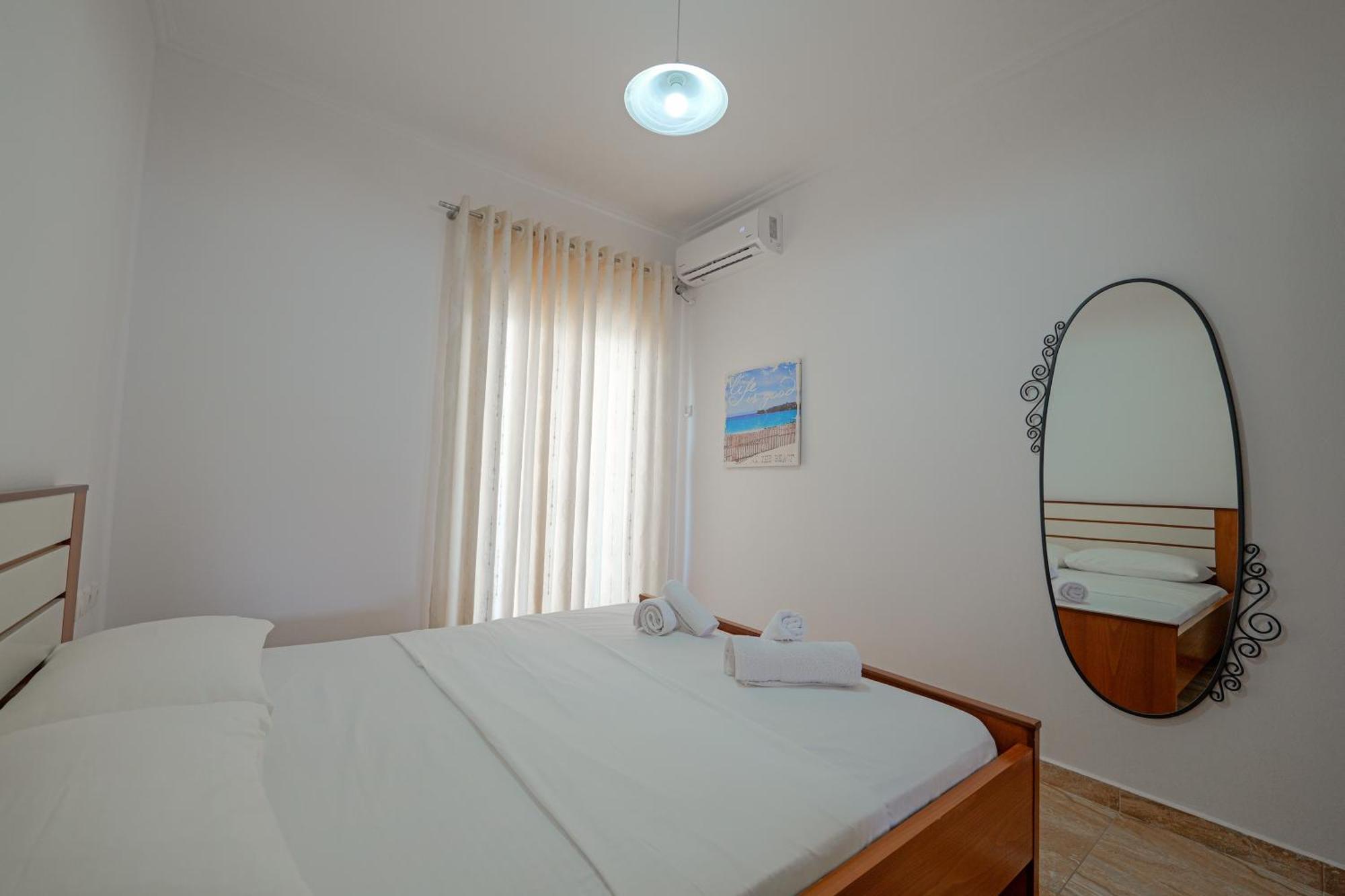 Guest House Moonlight Ksamil Esterno foto