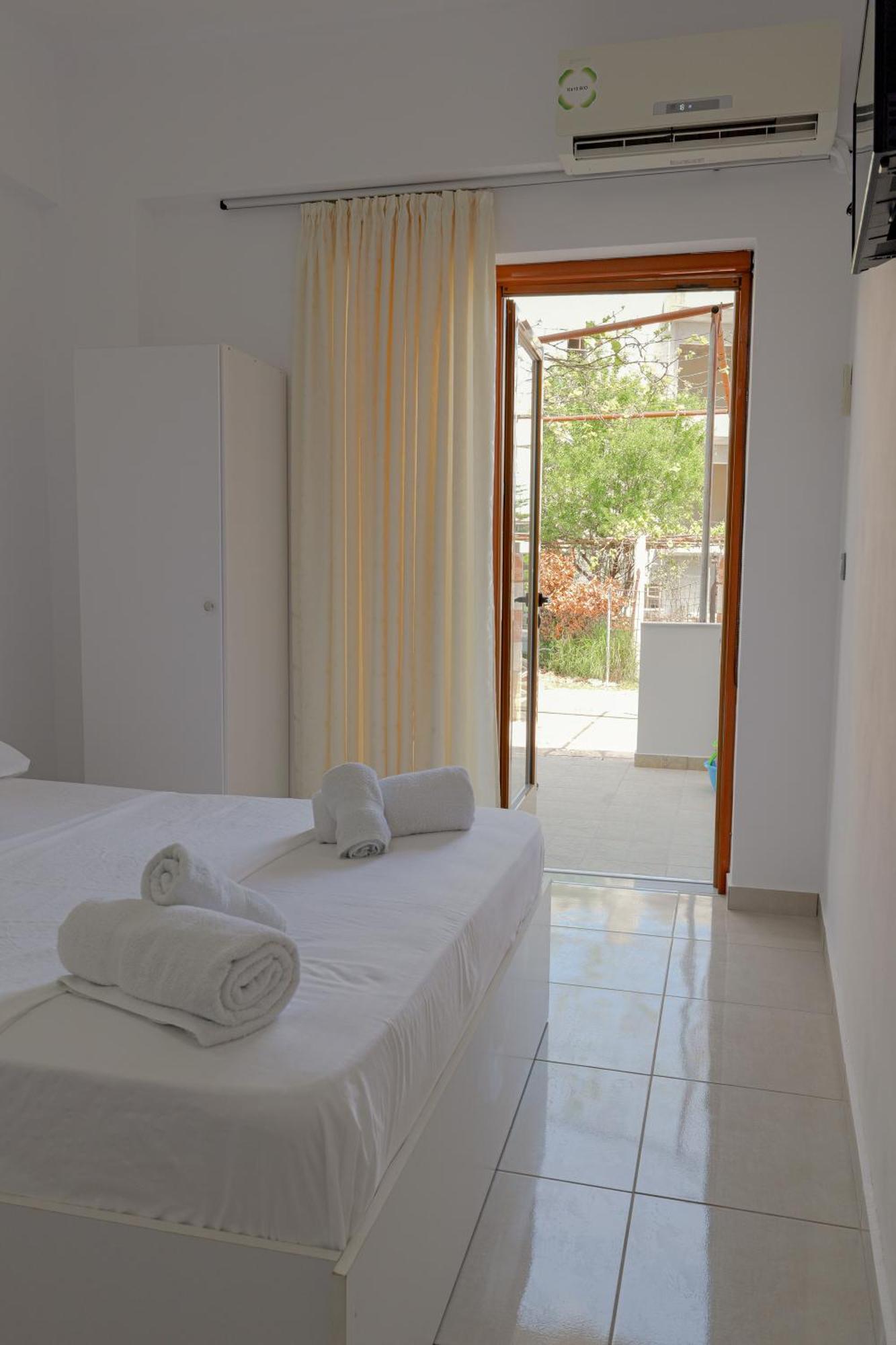 Guest House Moonlight Ksamil Esterno foto