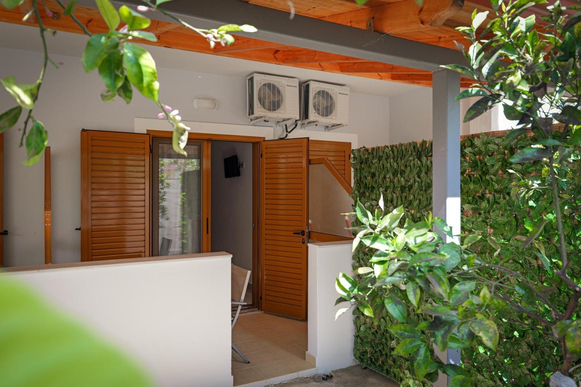 Guest House Moonlight Ksamil Esterno foto