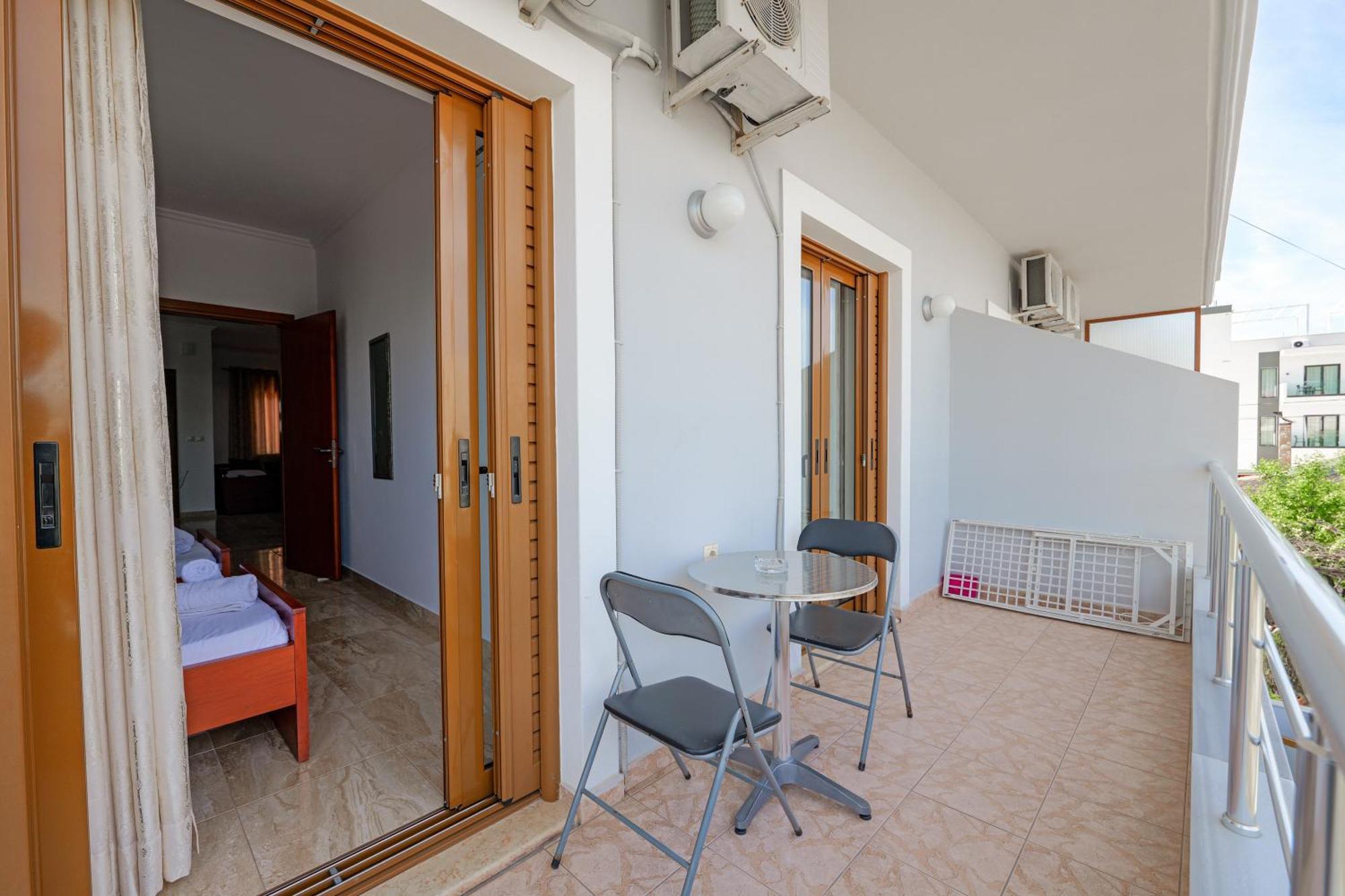 Guest House Moonlight Ksamil Esterno foto