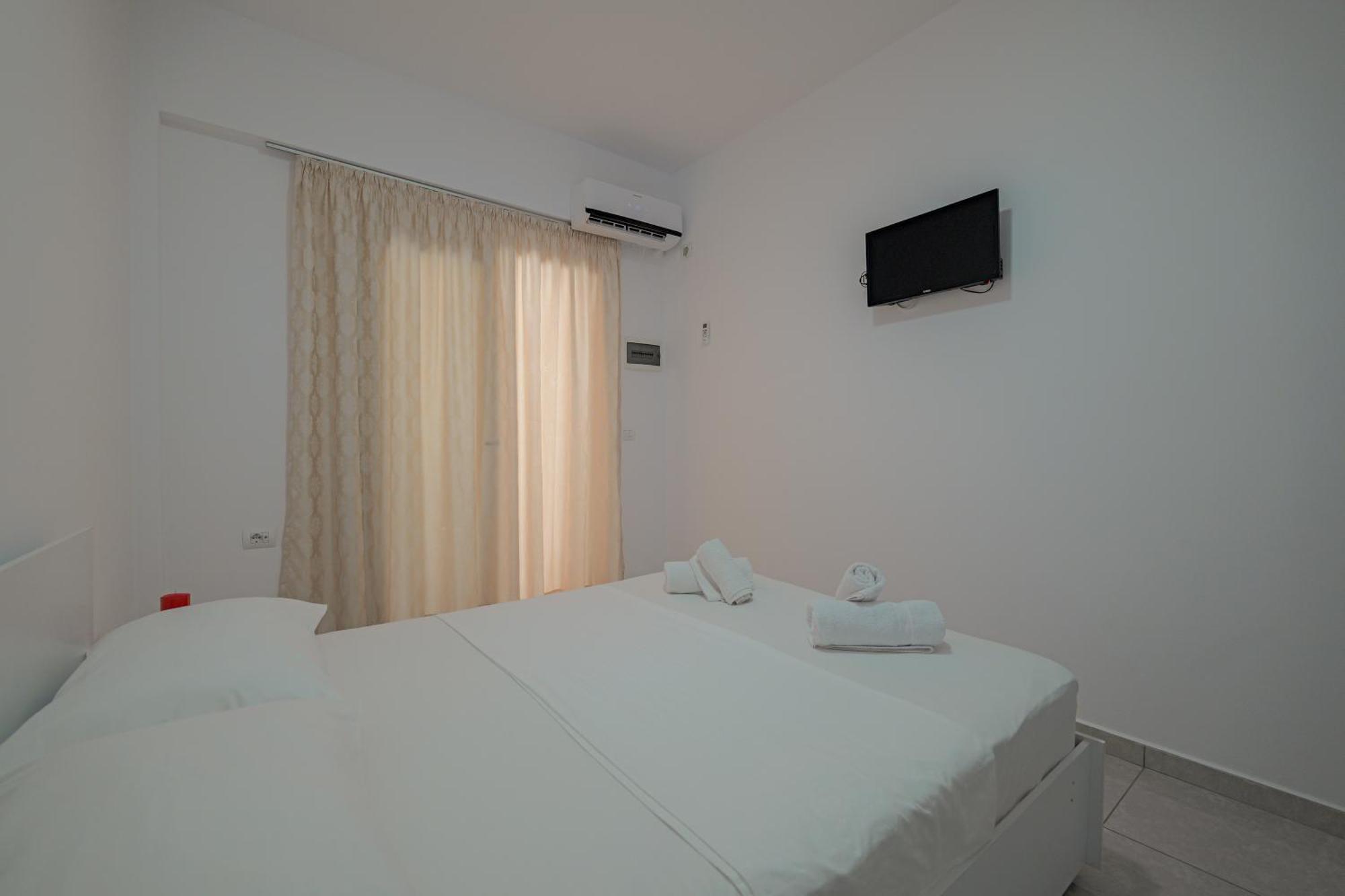 Guest House Moonlight Ksamil Esterno foto