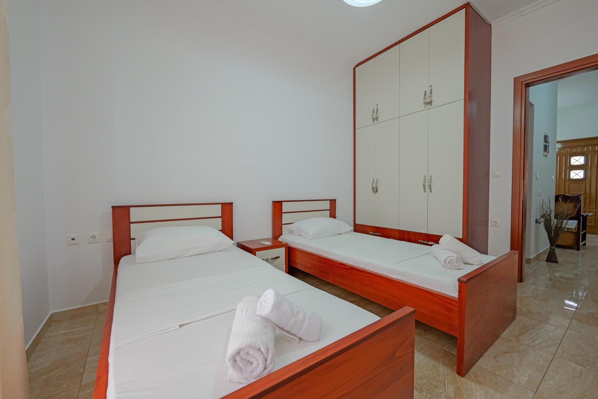 Guest House Moonlight Ksamil Esterno foto