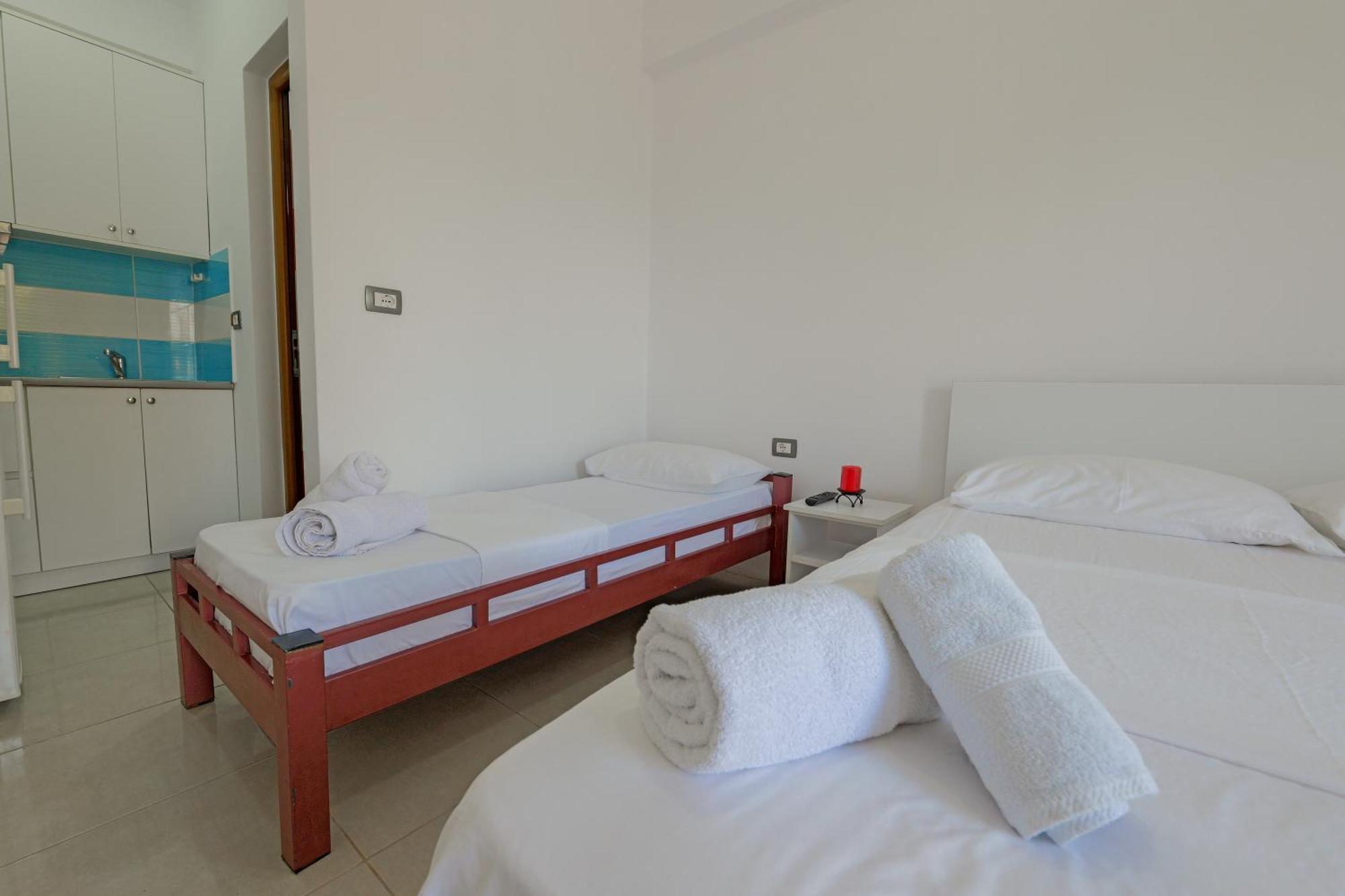 Guest House Moonlight Ksamil Esterno foto