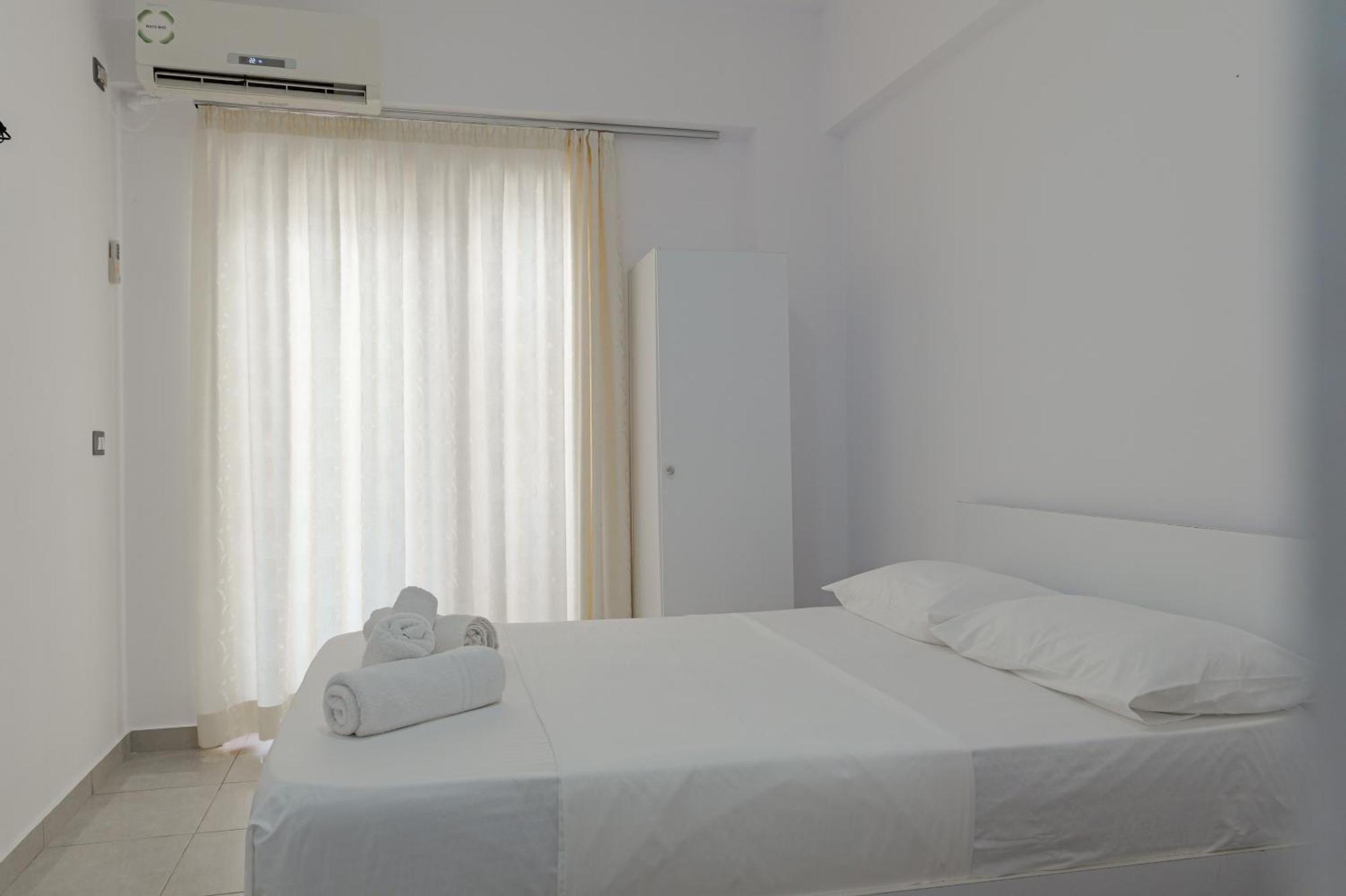 Guest House Moonlight Ksamil Esterno foto