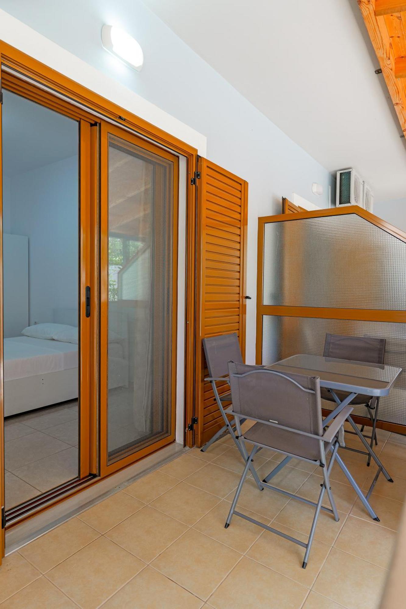 Guest House Moonlight Ksamil Esterno foto