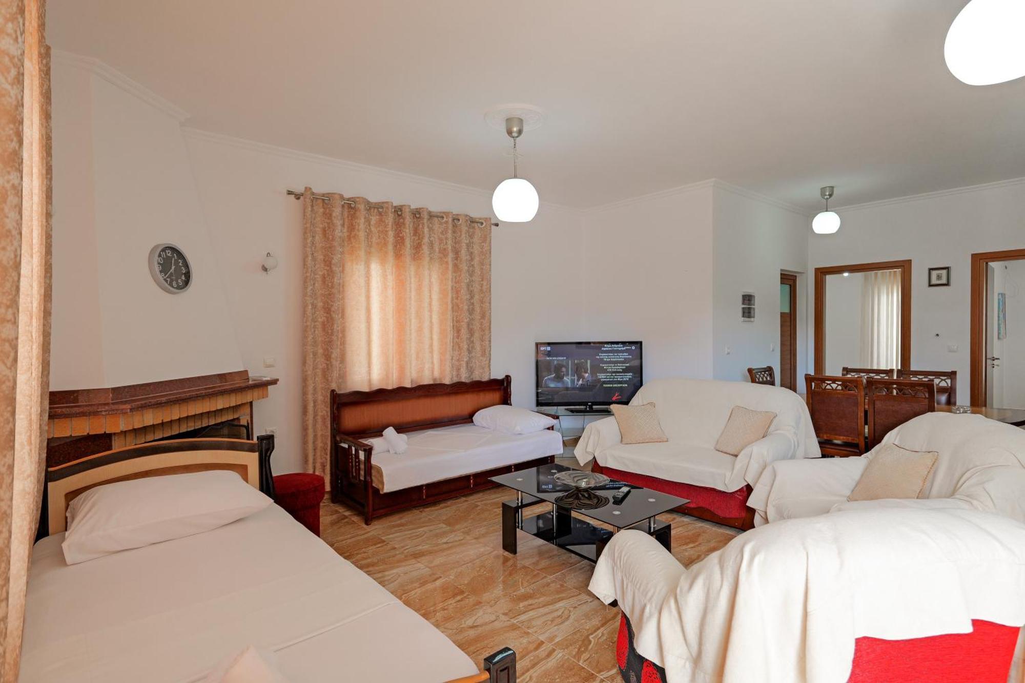 Guest House Moonlight Ksamil Esterno foto