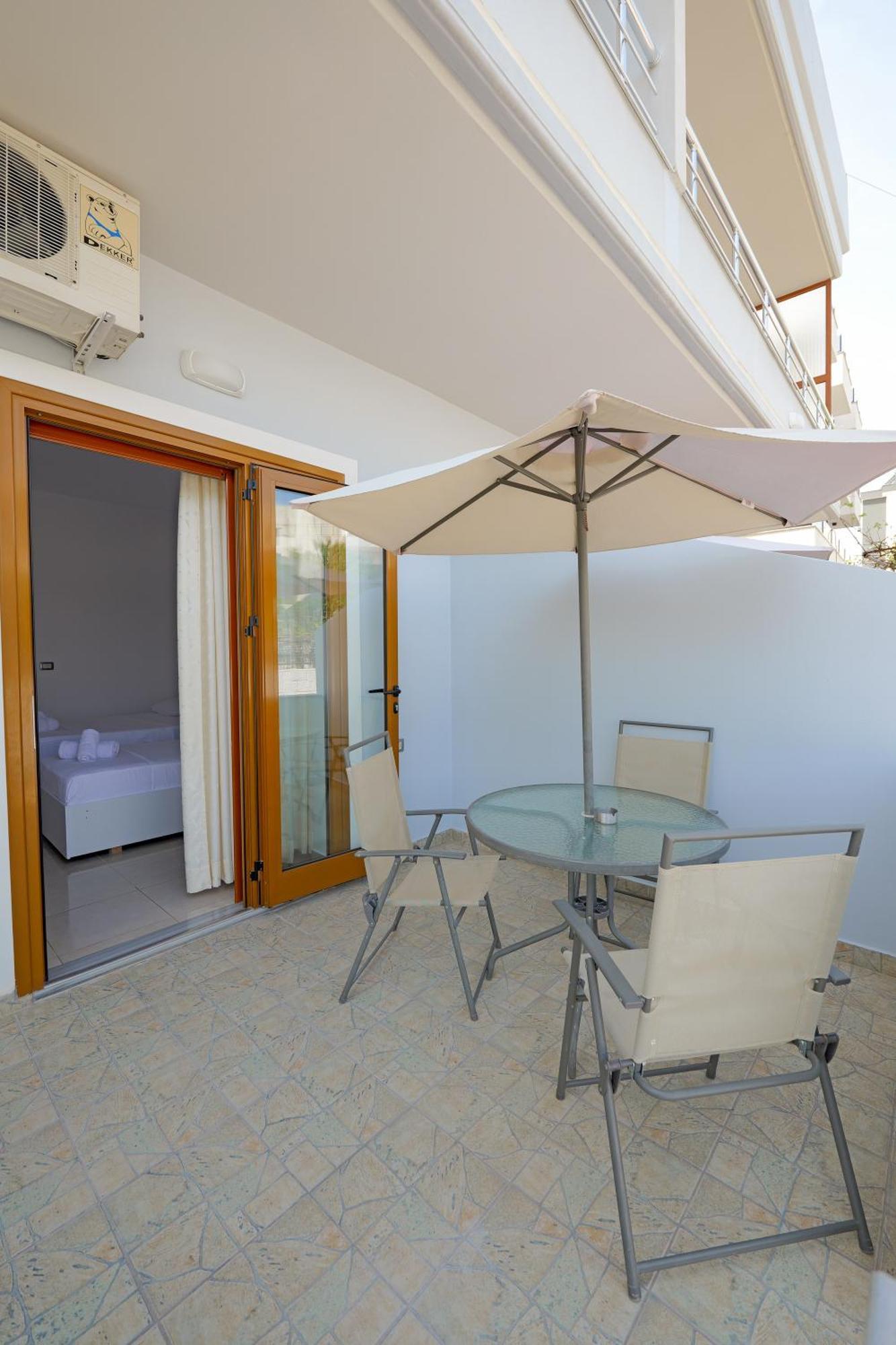 Guest House Moonlight Ksamil Esterno foto